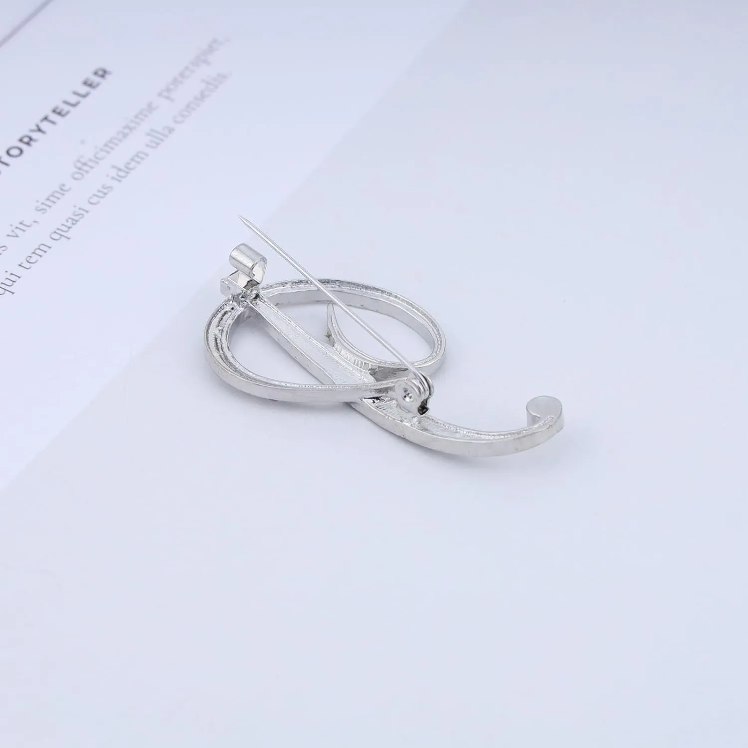 Crystal Initial Brooch Pin Letter B Brooch Pin Lapel Pin Tie Silver Letter Brooches Pin Dainty Custom Initial Brooch Decorative for Women Clothing Dress Suit(B)