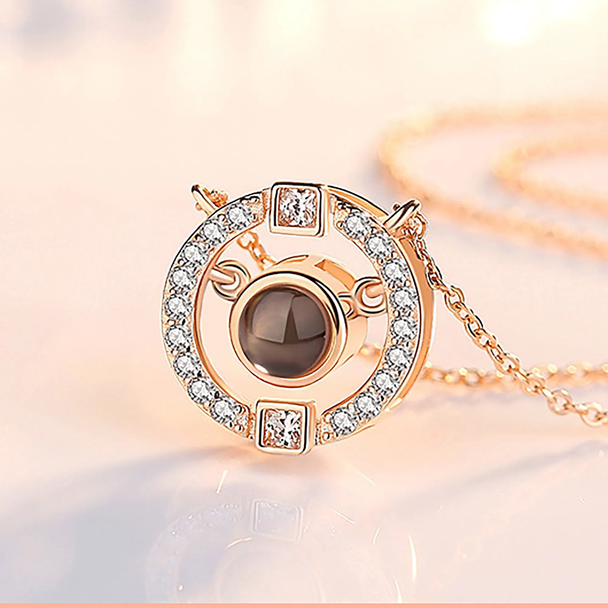 Customizable photo circle Projection Necklace  Creative Pendant is a Commemorative Gift