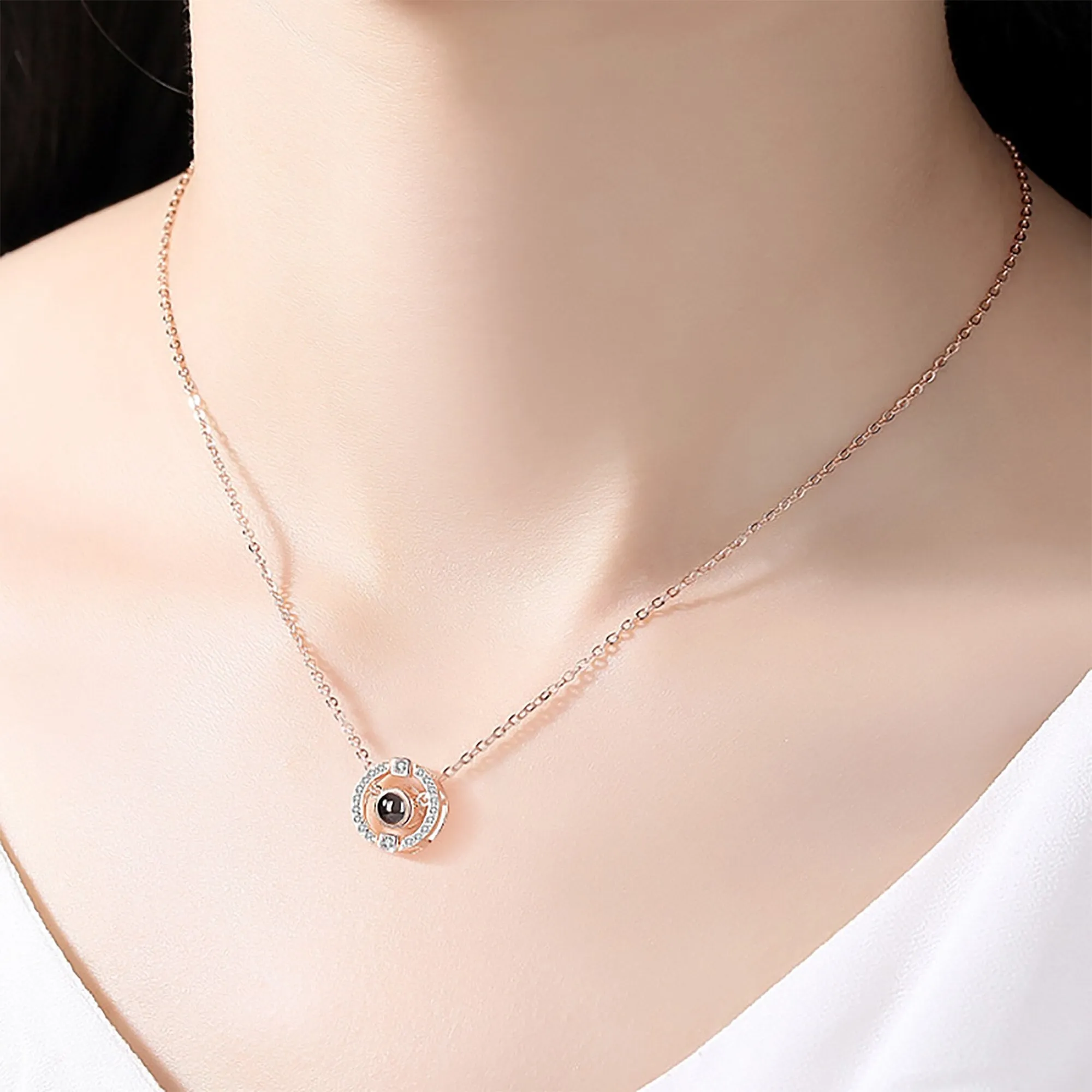 Customizable photo circle Projection Necklace  Creative Pendant is a Commemorative Gift