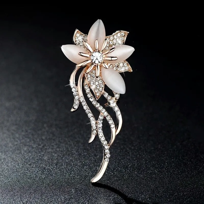elegant brooch accessory for women also usable as a medal