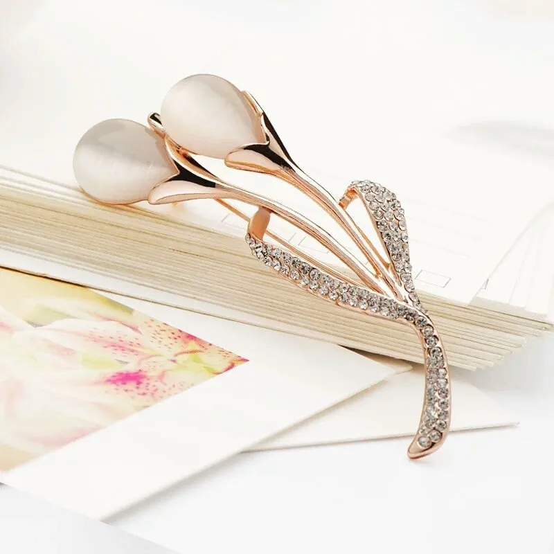 elegant brooch accessory for women also usable as a medal