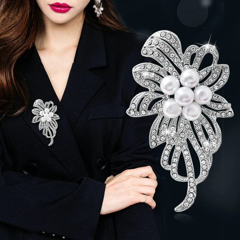 elegant brooch accessory for women also usable as a medal