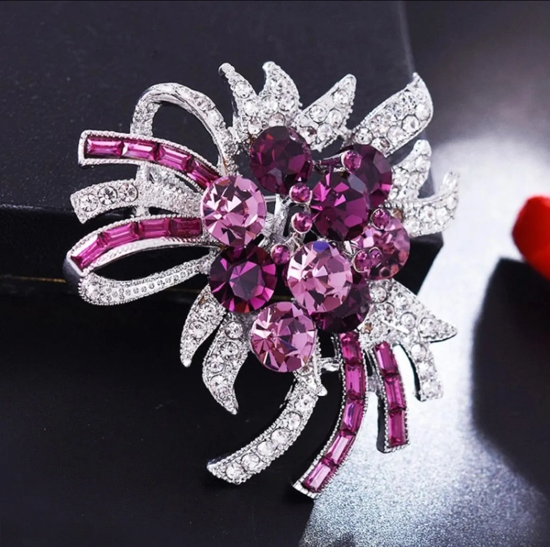 elegant brooch accessory for women also usable as a medal