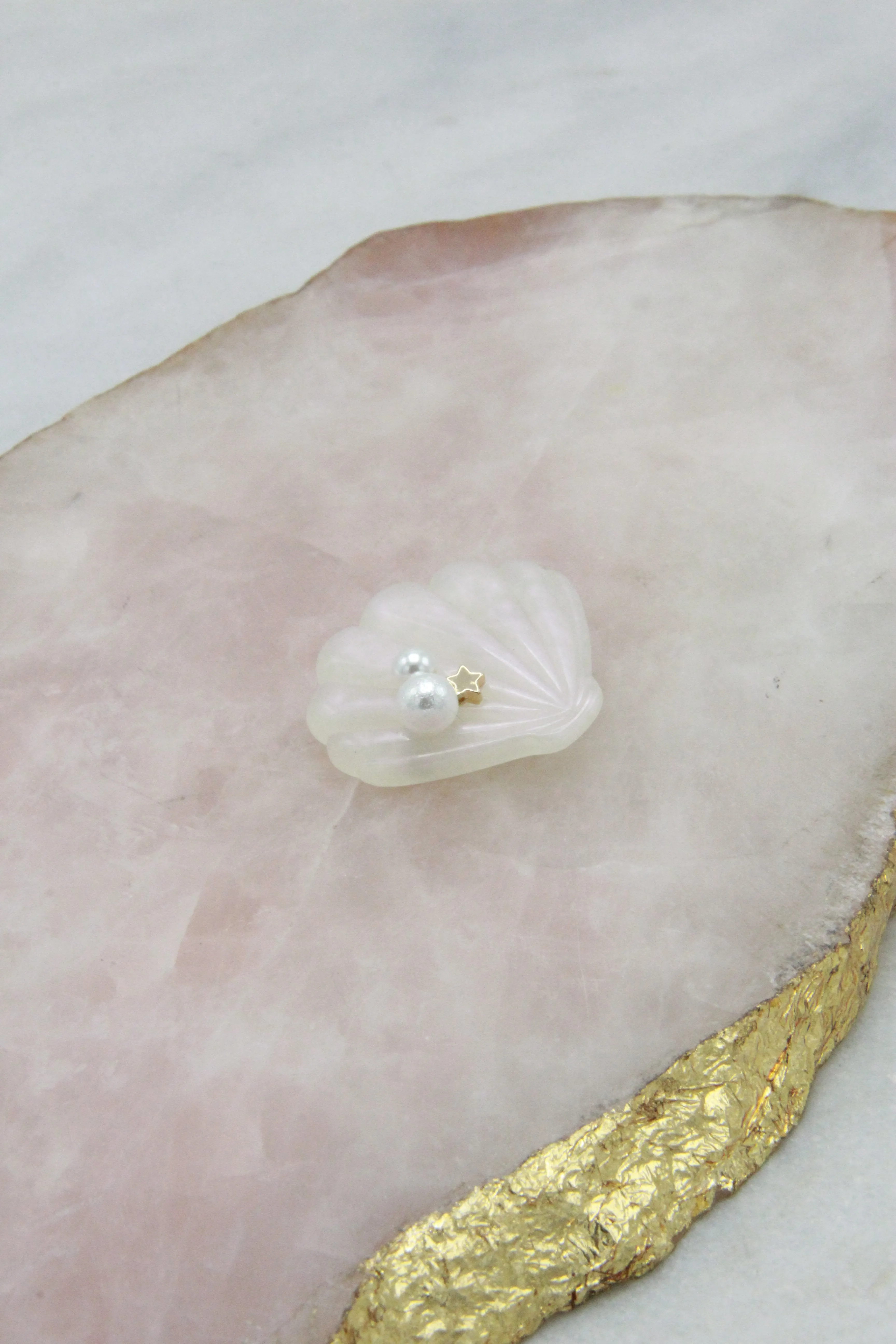 Glimmering Pearl Seashell Hair Clip