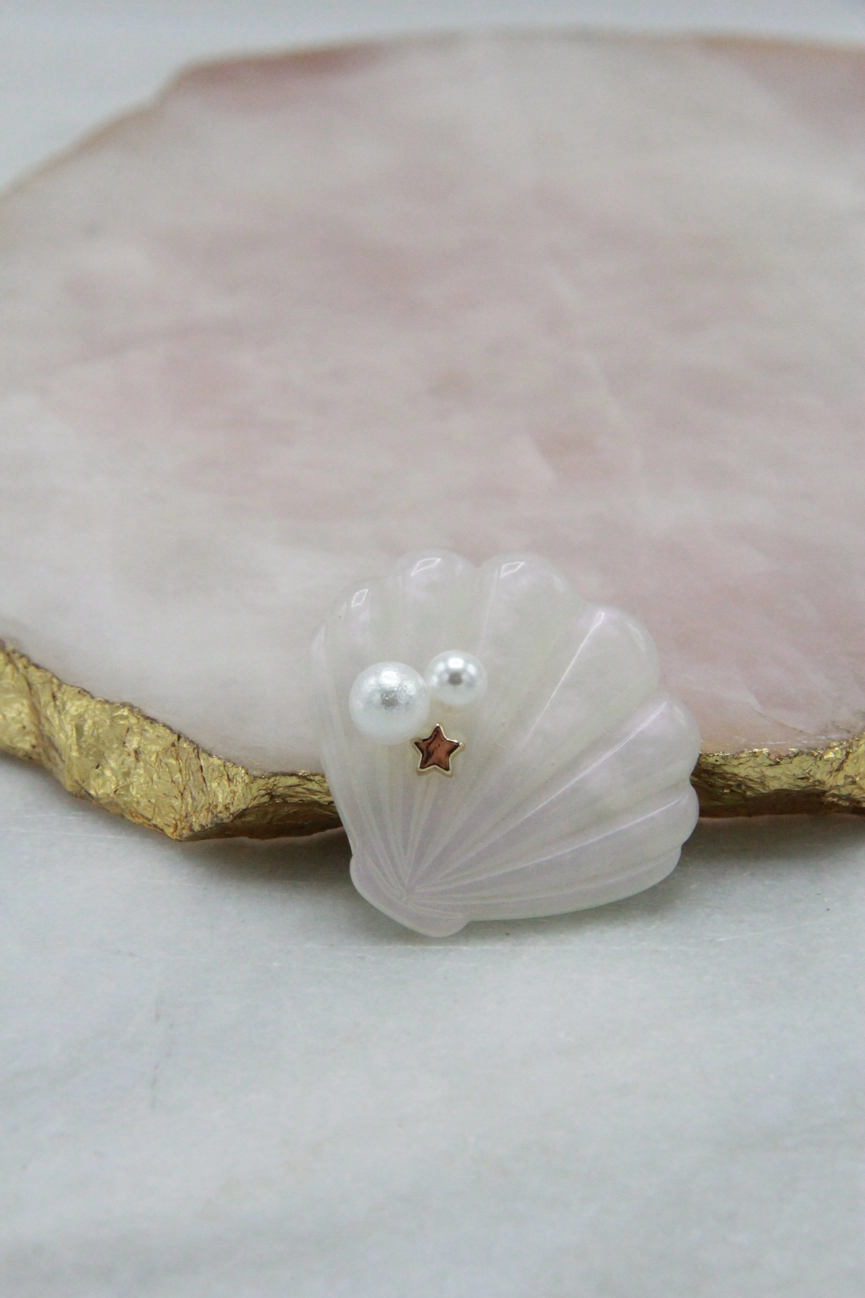 Glimmering Pearl Seashell Hair Clip