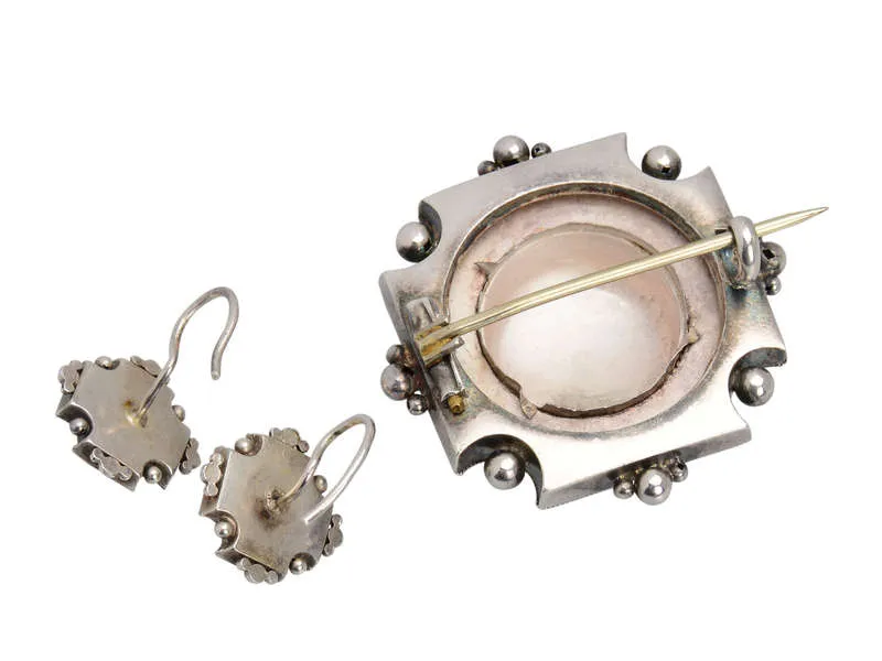 Victorian Boxed Silver Brooch & Earrings