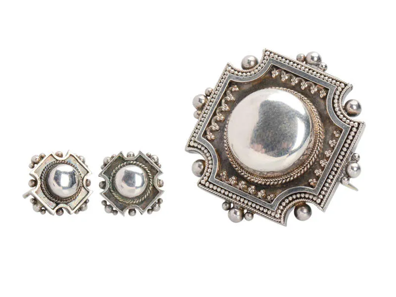 Victorian Boxed Silver Brooch & Earrings