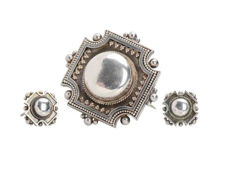 Victorian Boxed Silver Brooch & Earrings