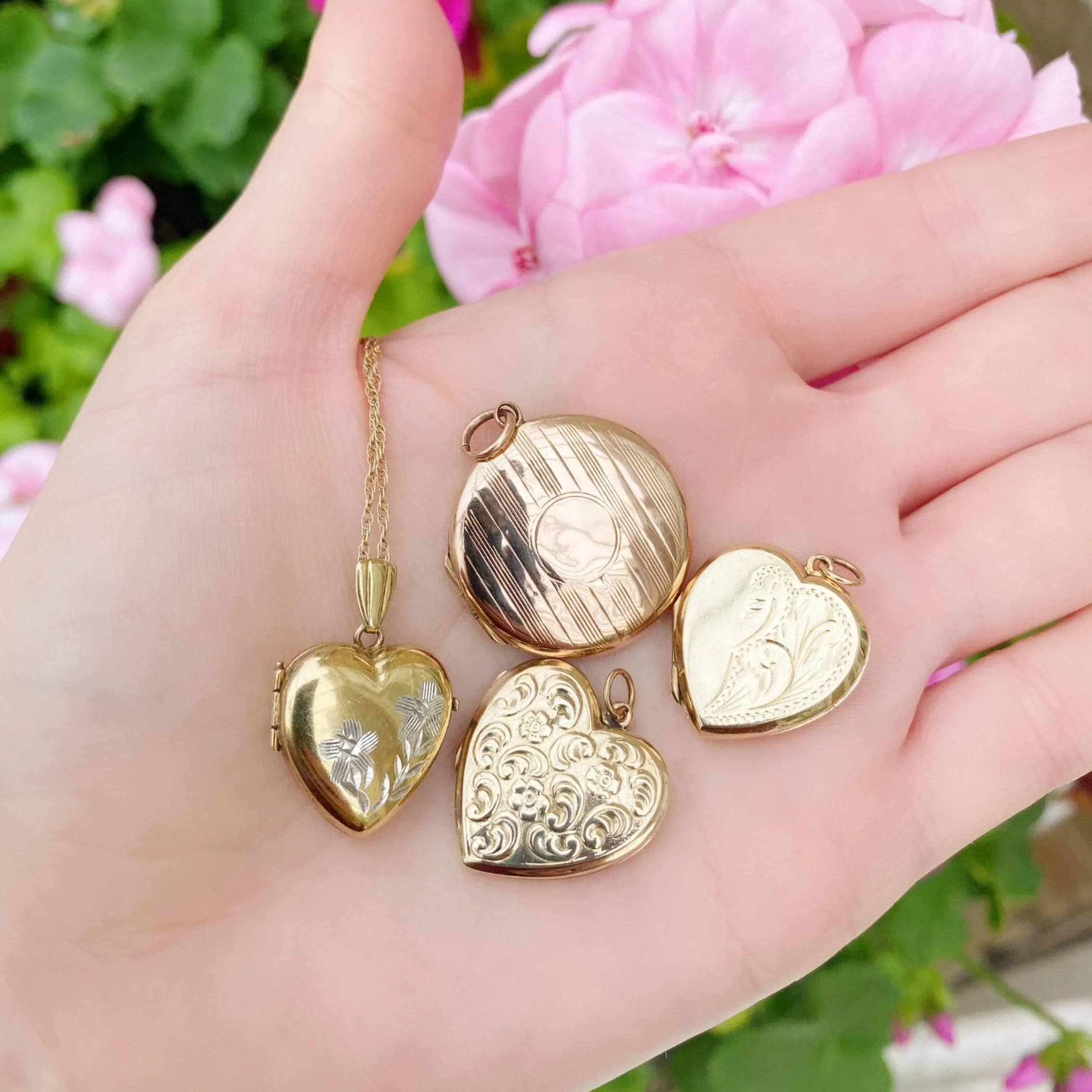 Vintage 1930s Forget-Me-Not 9ct Gold Heart Locket Necklace